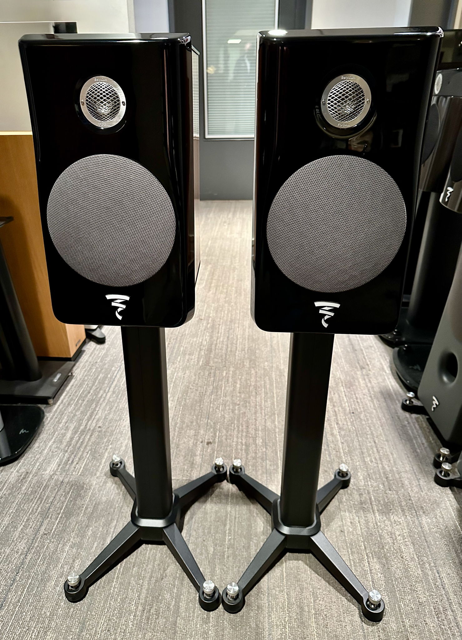 Focal Kanta 1 High Gloss Deep Black Front w Walnut Side...