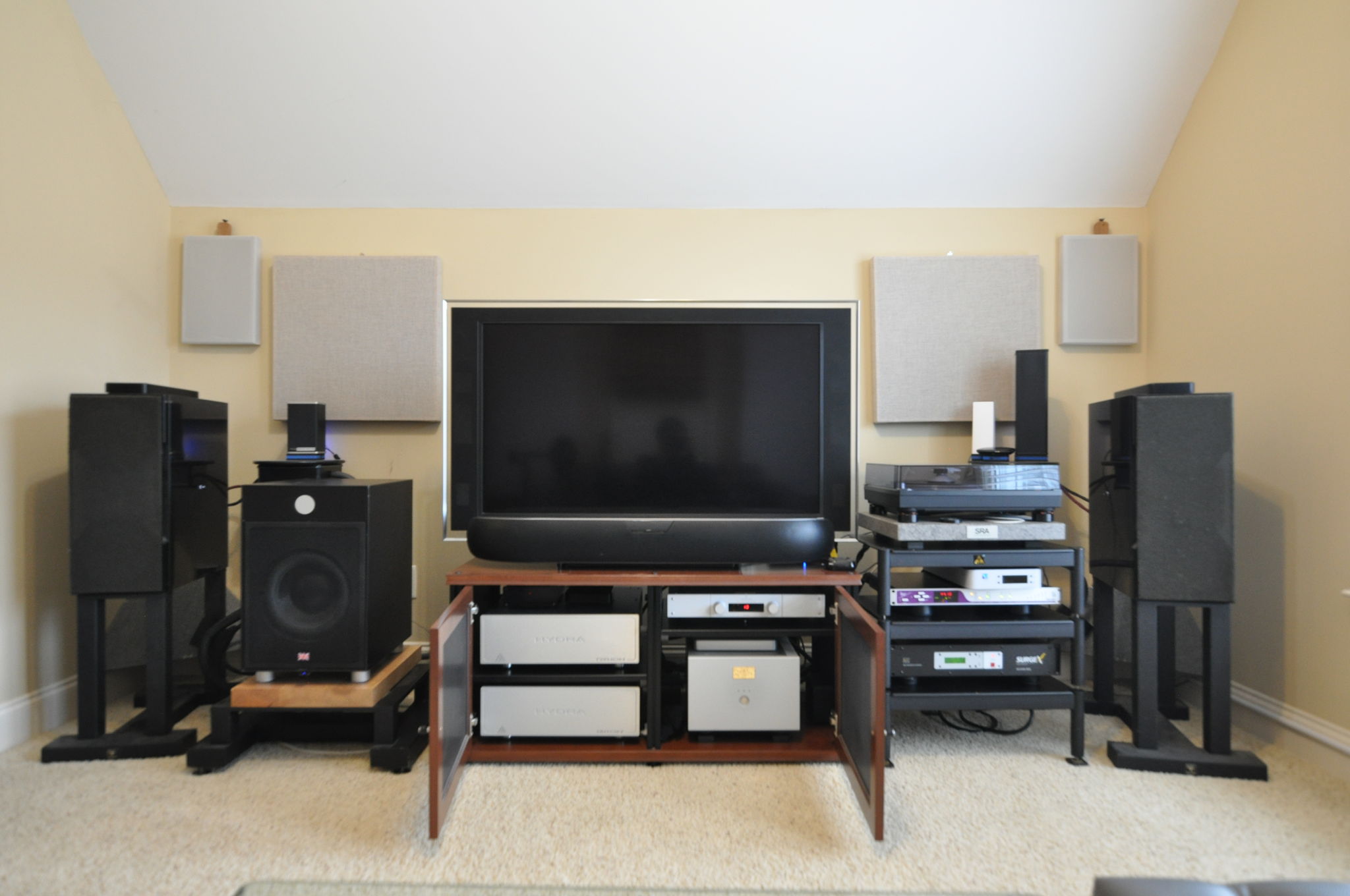 Small room, big dream ... (Goldmund / Wilson Audio)