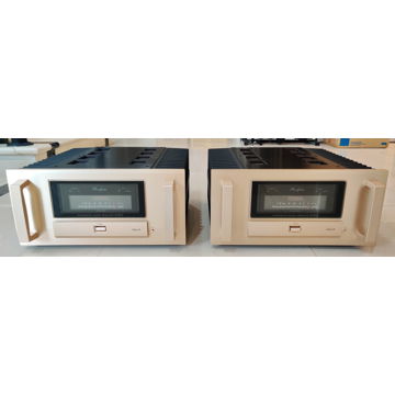 Accuphase A-200 Monoblocks Power Amplifiers. Voltage : ...