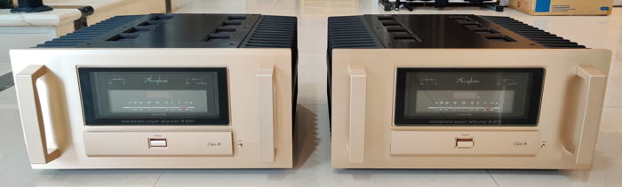 Accuphase A-200 Monoblocks Power Amplifiers. Voltage : ...