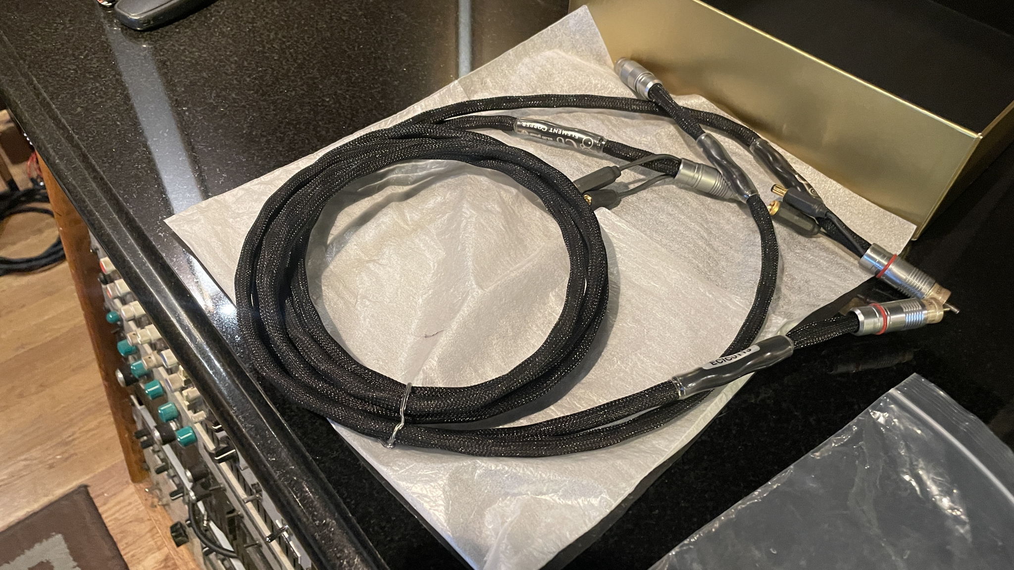2M RCA Cable (x2)