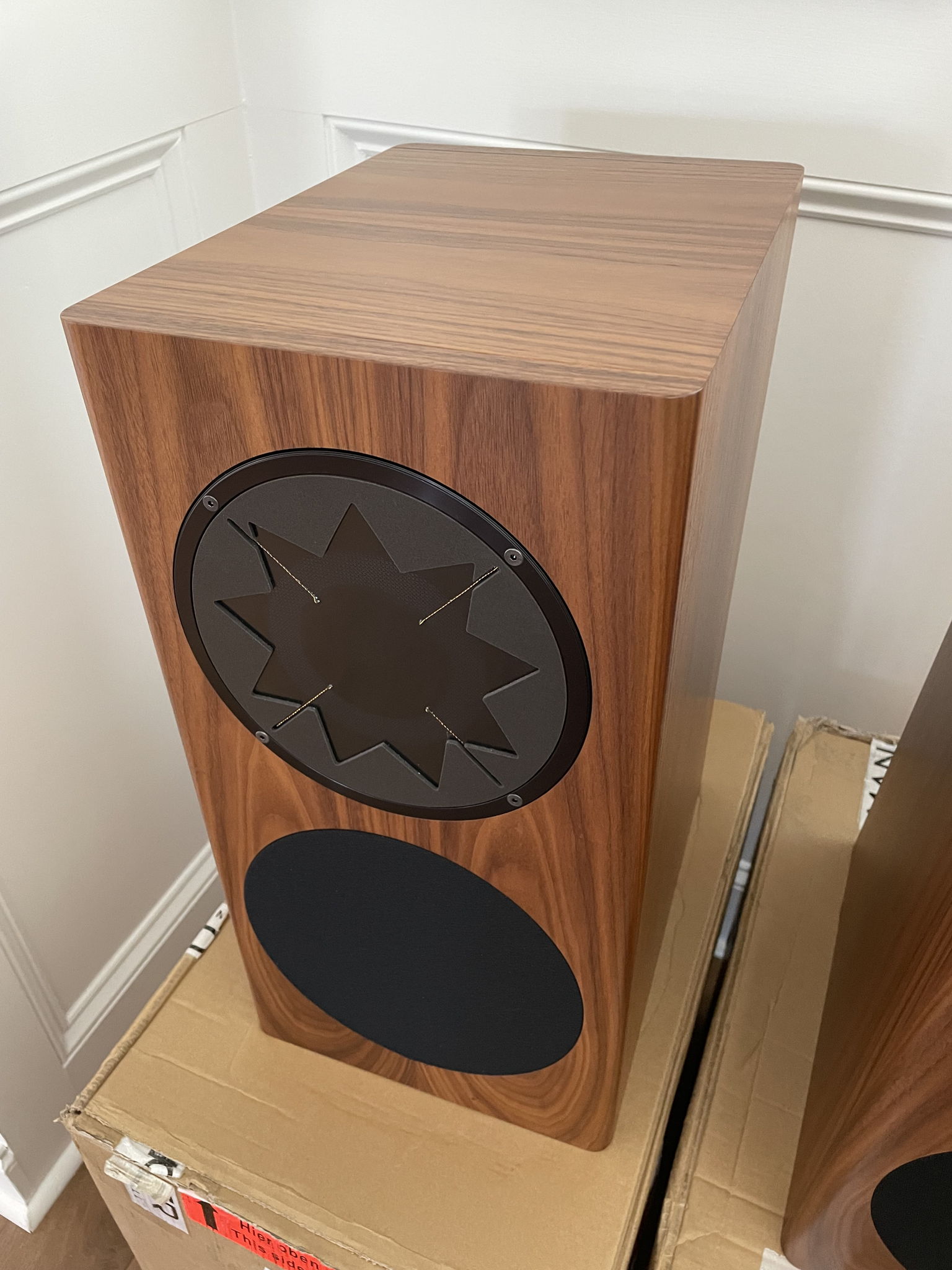 Manger  Z1 Walnut with Stands 4