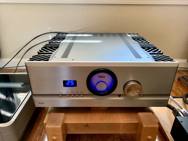 Pass Labs Int-60 Integrated Amplifier - Free Shipping