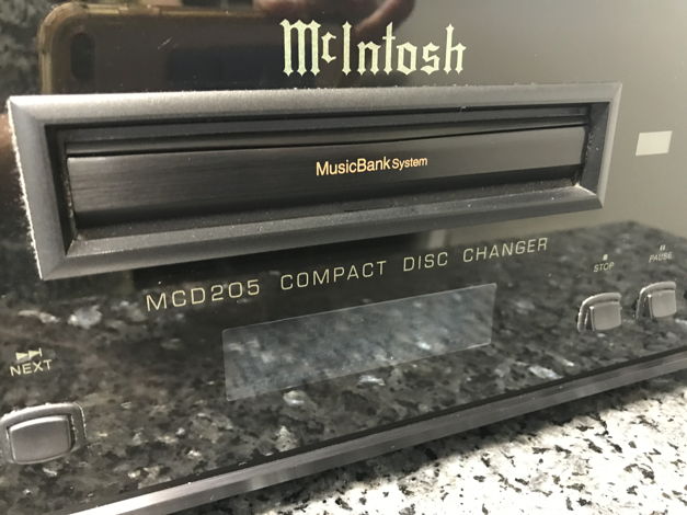 McIntosh MCD 205