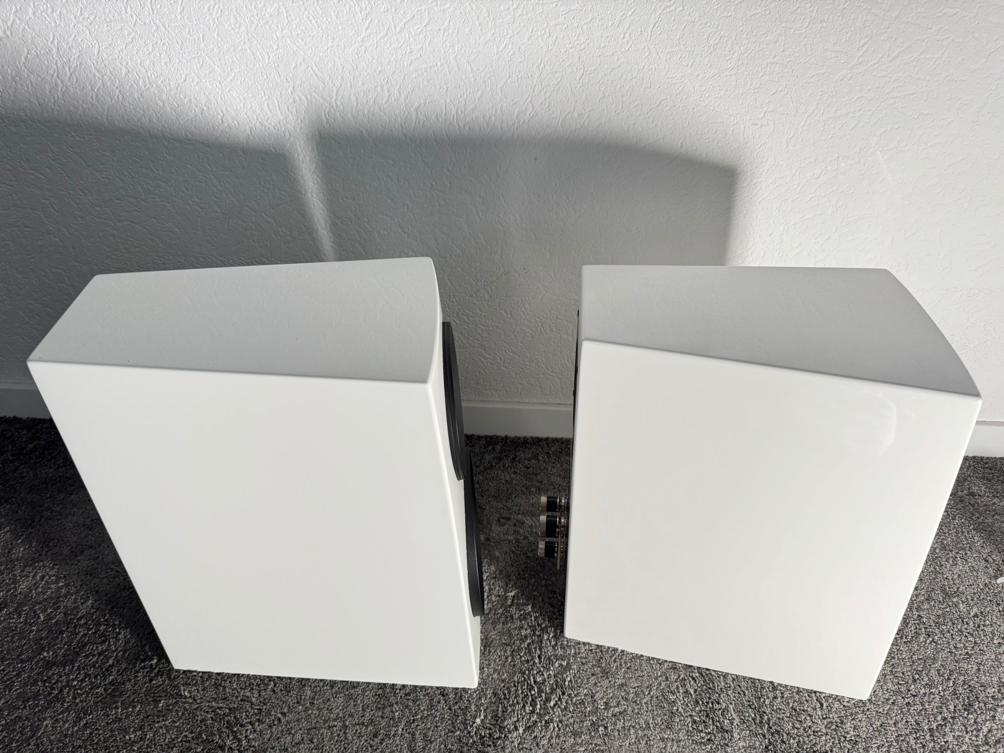 Elac Concentro S503 speakers in white from 2025 7