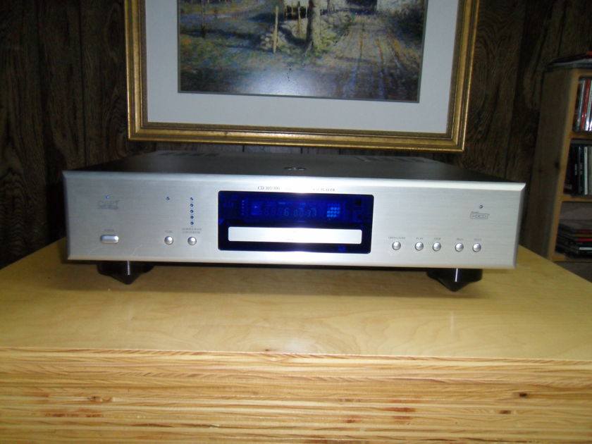 Cary Audio CD 303/300 . Upgraded SR blue Fuse.