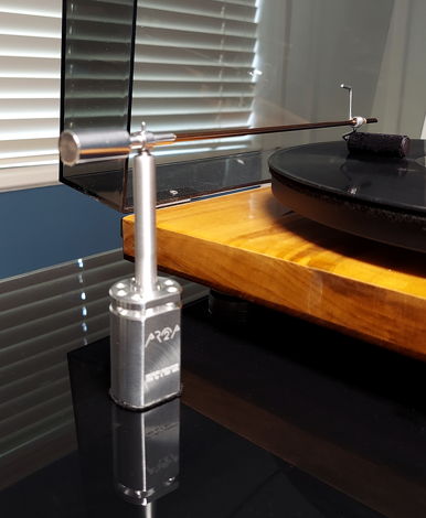 Automatic record cleaning arm. Dust bug. Free standing