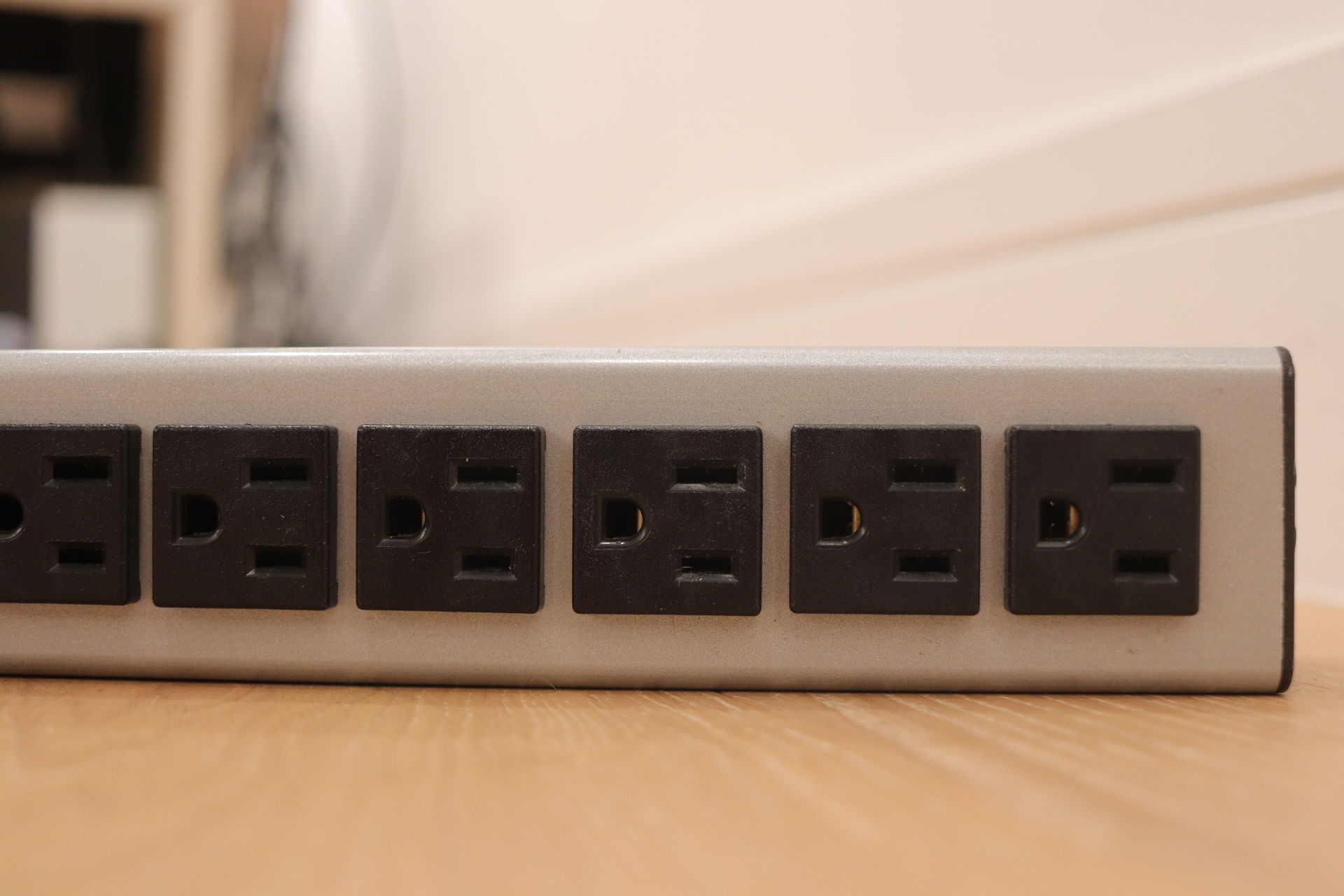 Wiremold L10320 power strip 2