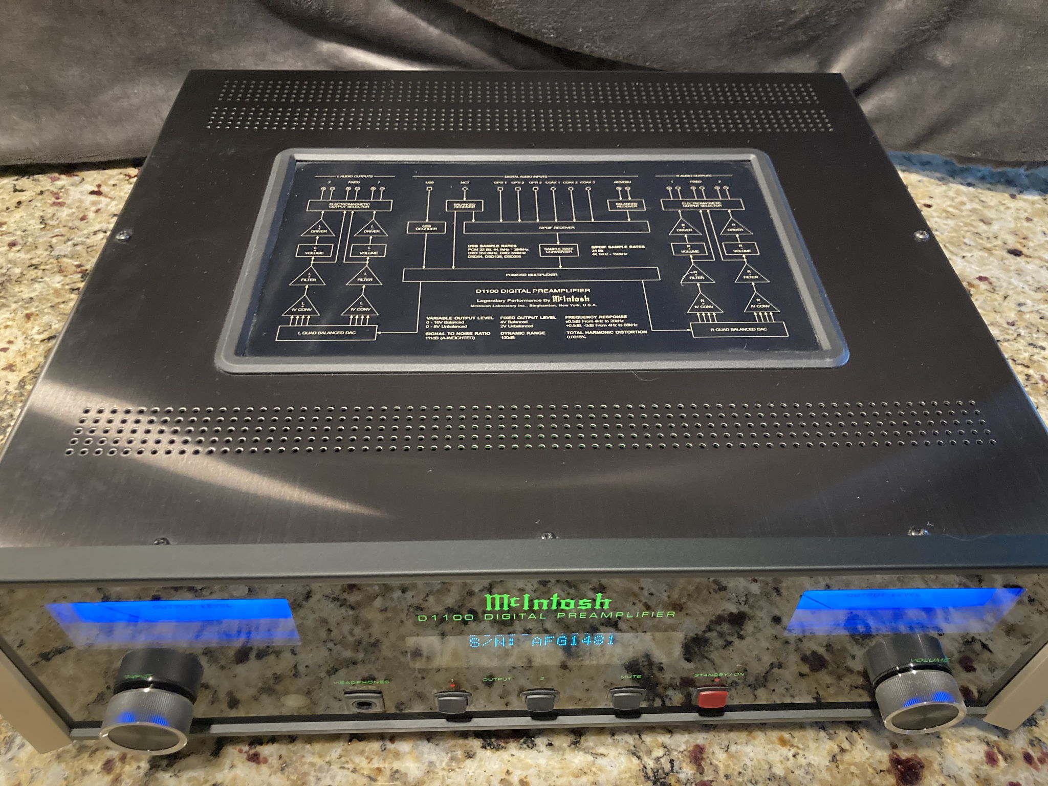 McIntosh D1100 Reference Level Digital Preamplifier and... 2