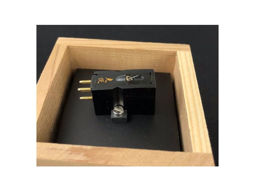 Koetsu Black Low-Output MC (Moving-Coil) Cartridge, Musashino Audio Lab