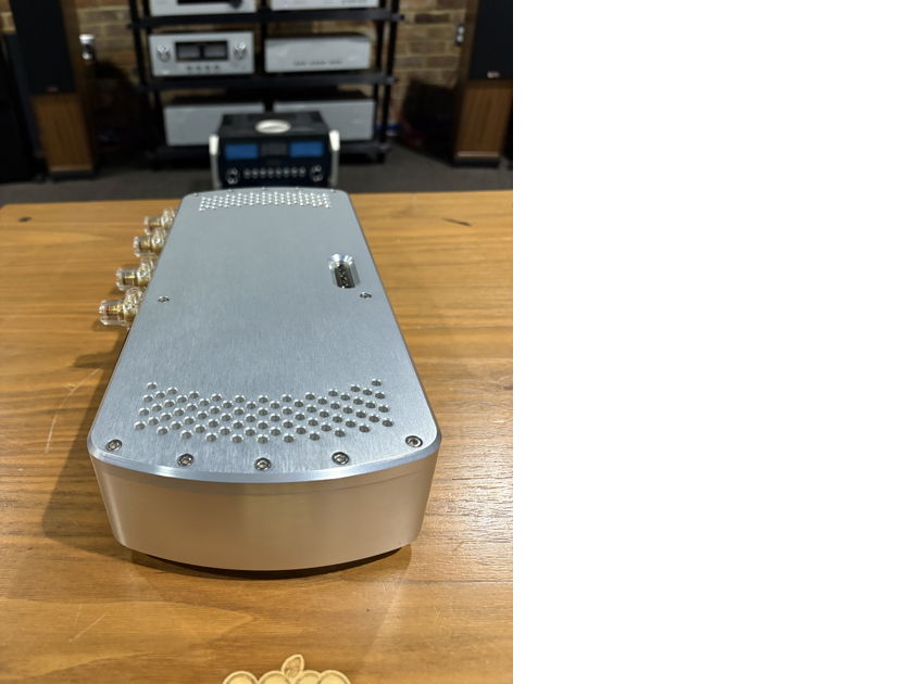 Chord Electronics Ltd. Etude Stereo Amplifier in Silver