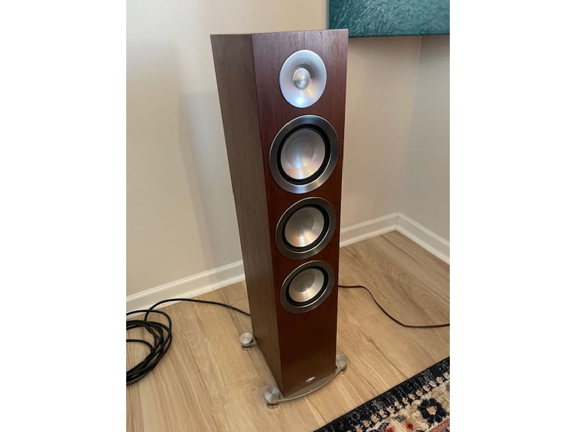 Beautiful Pair of Mint Paradigm Prestige 75F Floor Standing Speakers. Like new. Work perfectly. LOCAL PICKUP ONLY.