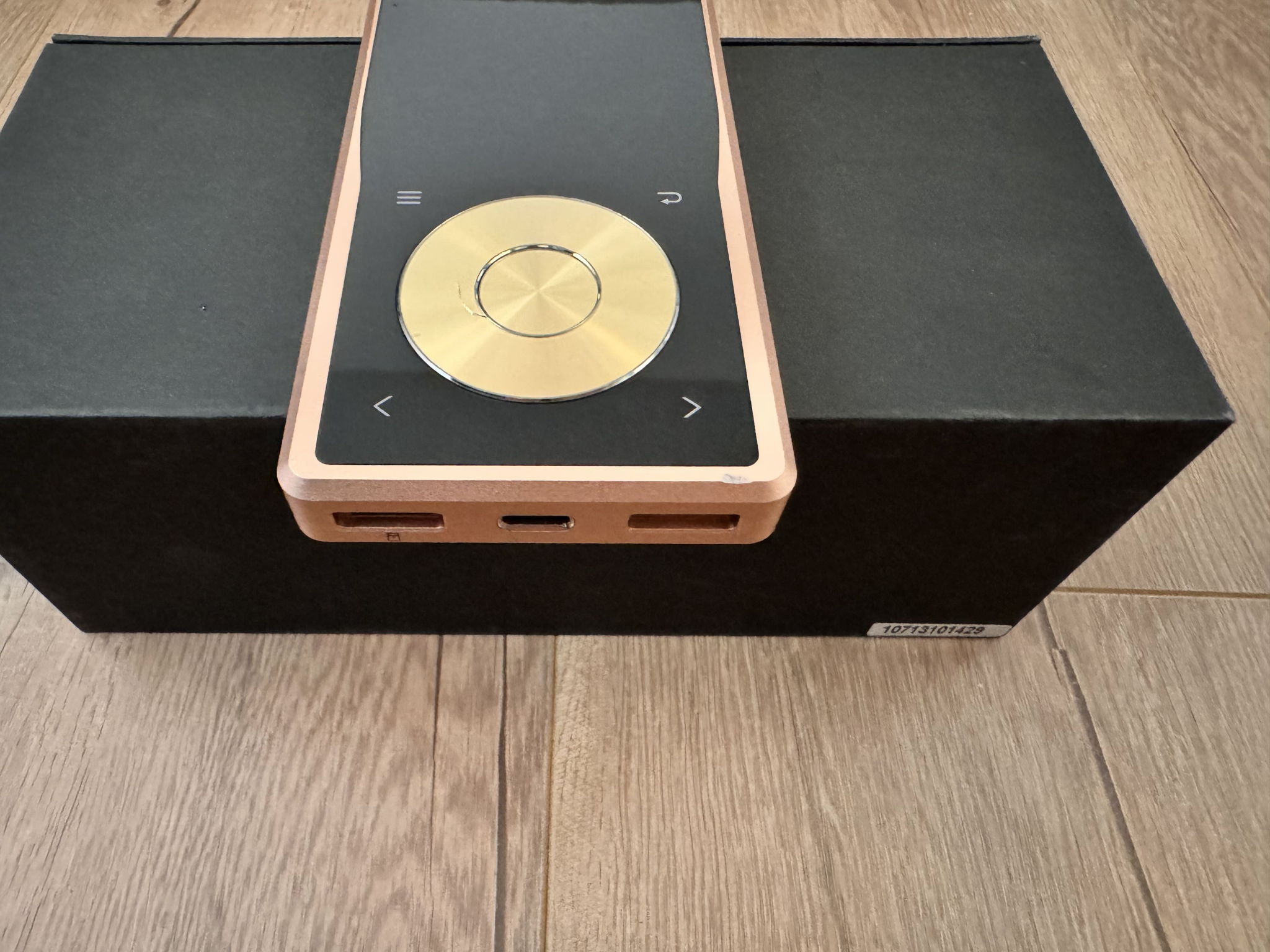 Questyle QP2R Focal Edition Digital Audio Player Gold H... 8