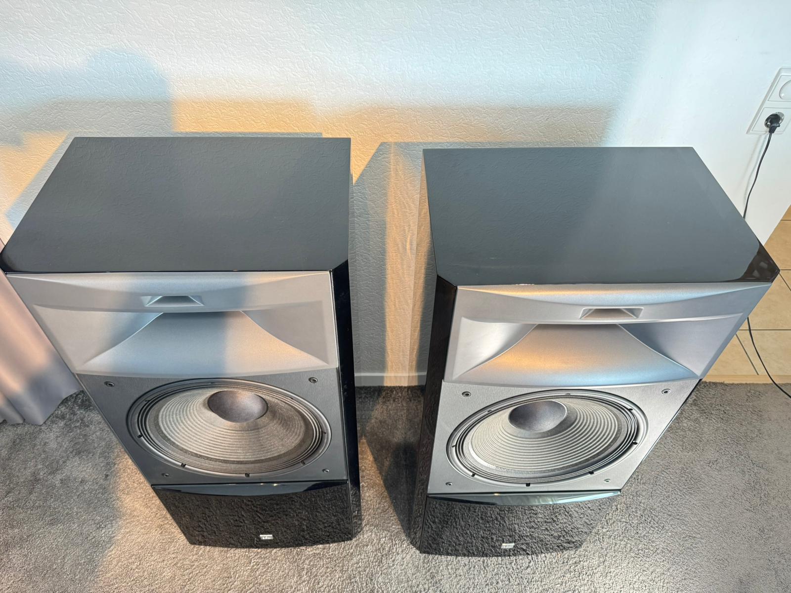 JBL S4700 speakers in black gloss from summer 2025 2