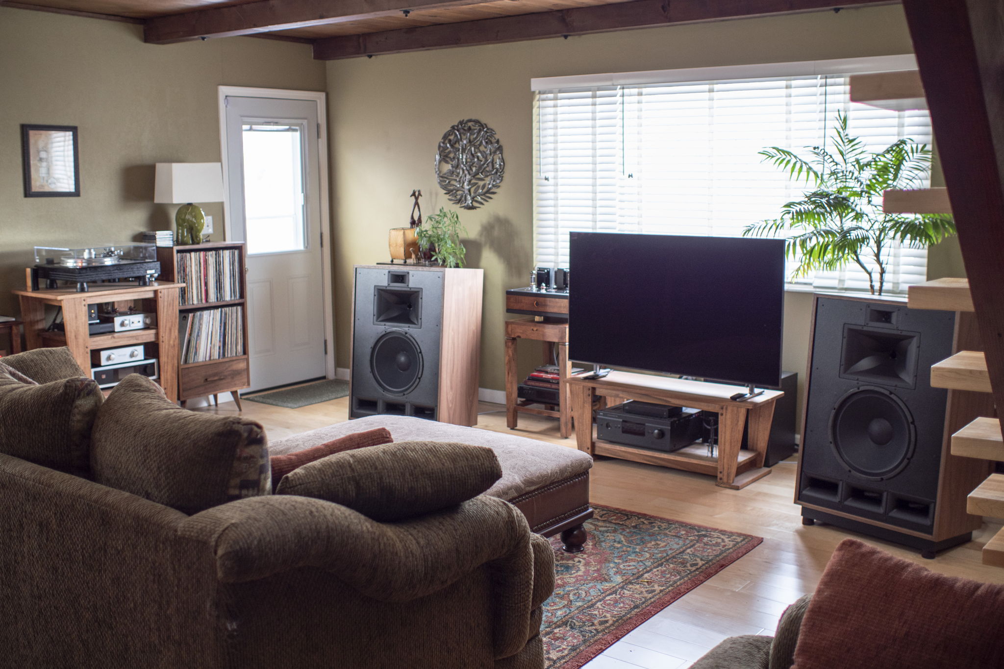 ModWright Ambrose SEP amp, Cornwall IV speakers, NAD AVR, custom built tube phono preamp with SUT, custom built turntable with Dynavector DV-501 tonearm, Hana SL, Denon 103R, NAD M12, Denafrips Aries II DAC, Khozmo passive preamp.