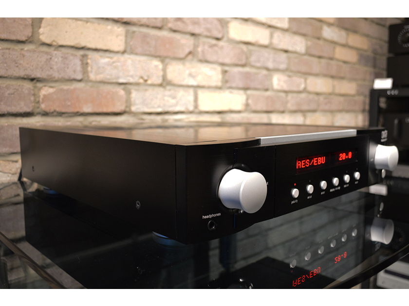 Mark Levinson No. 526 Reference Preamplifier / DAC/ Phono Stage