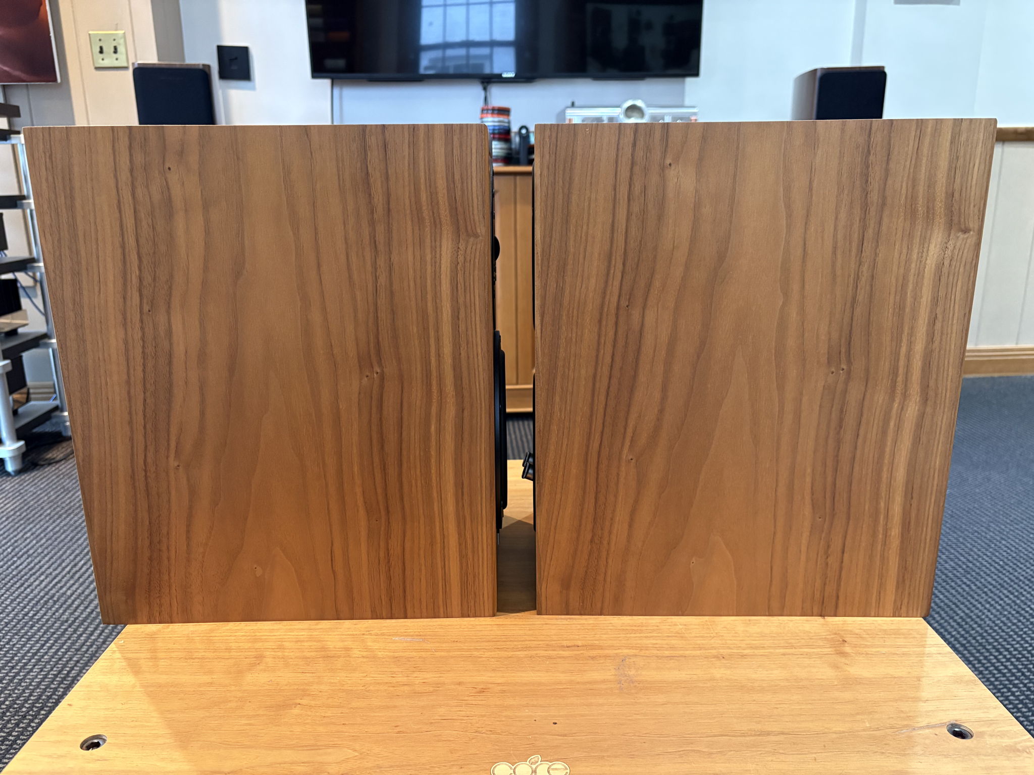 Dynaudio Heritage Special Bookshelf Speakers in America... 5