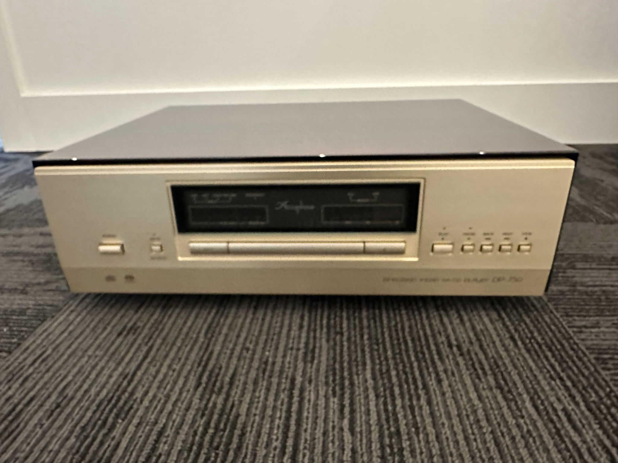 Accuphase DP-750 Precision MDSD SACD Player