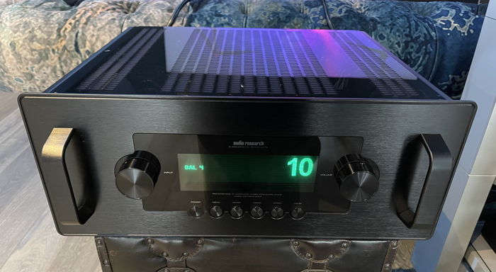 Audio Research Reference 6 SE - Tube Preamplifier in Black