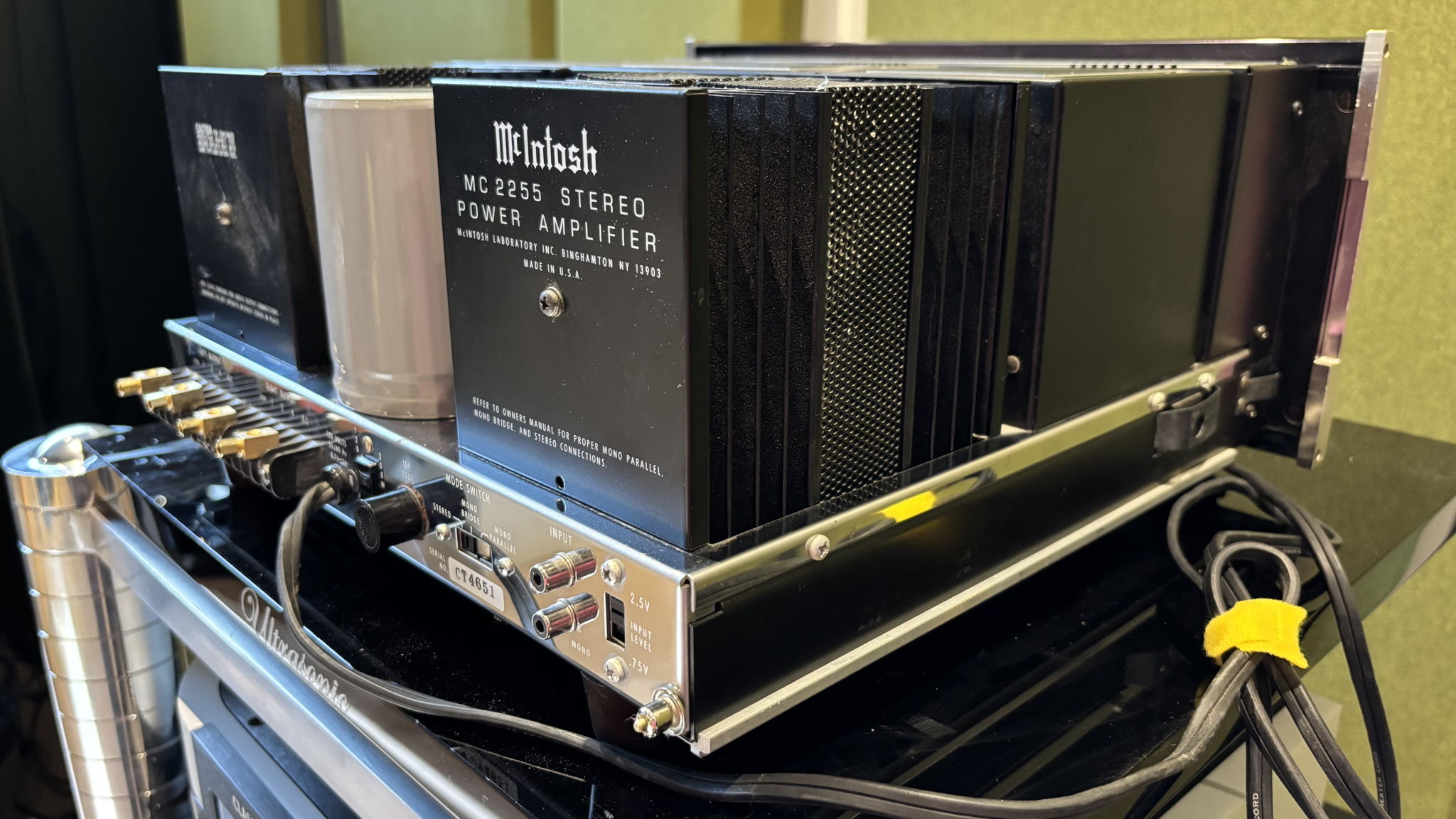 McIntosh MC2255 2-Channel Solid State Stereo Power Ampl... 12