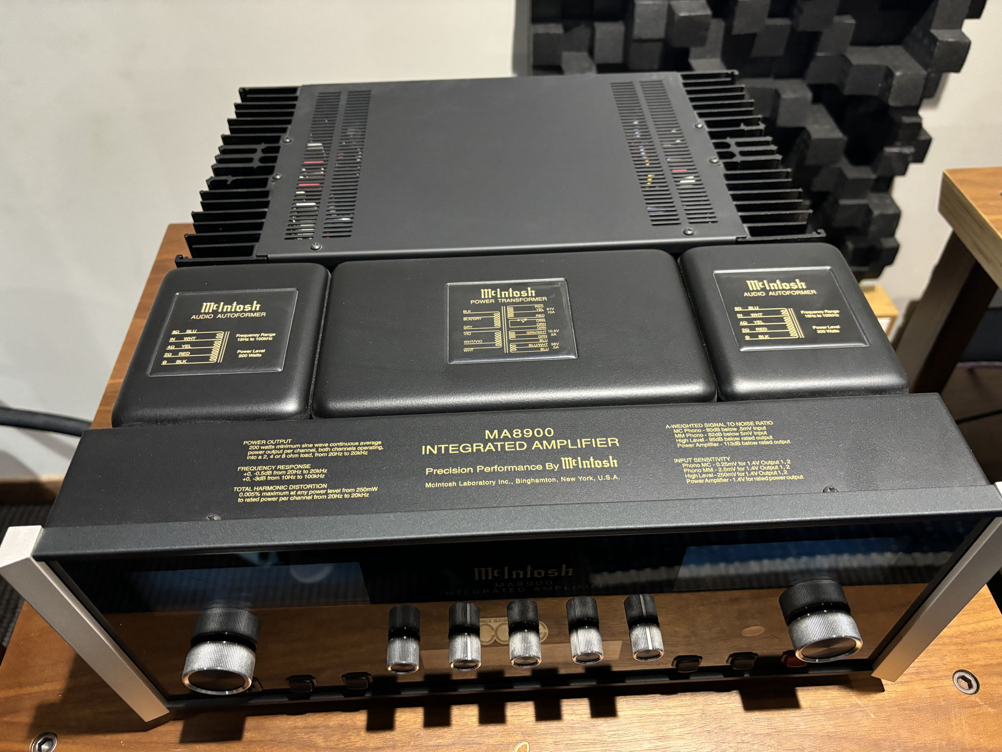 McIntosh MA-8900 Integrated Amplifier 3