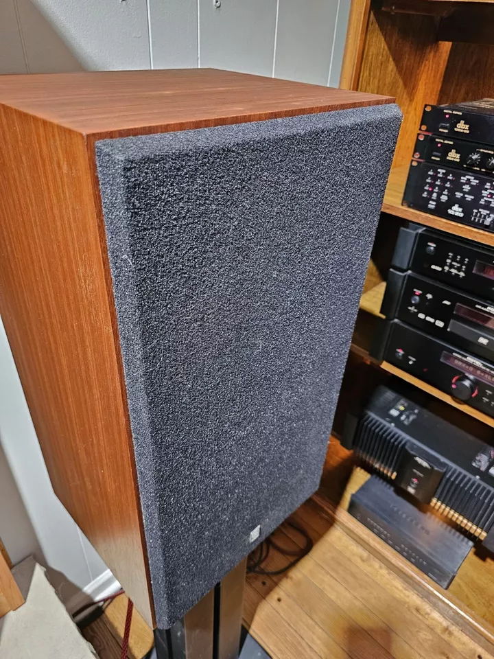 Yamaha  NS690 5