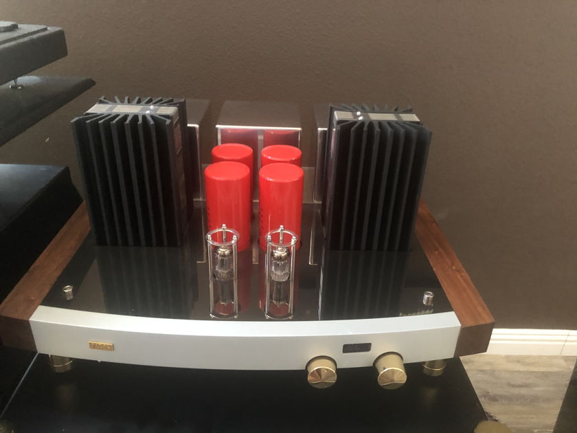 Pathos Acoustics Twin Towers Tube Hybrid Integrated Amplifier