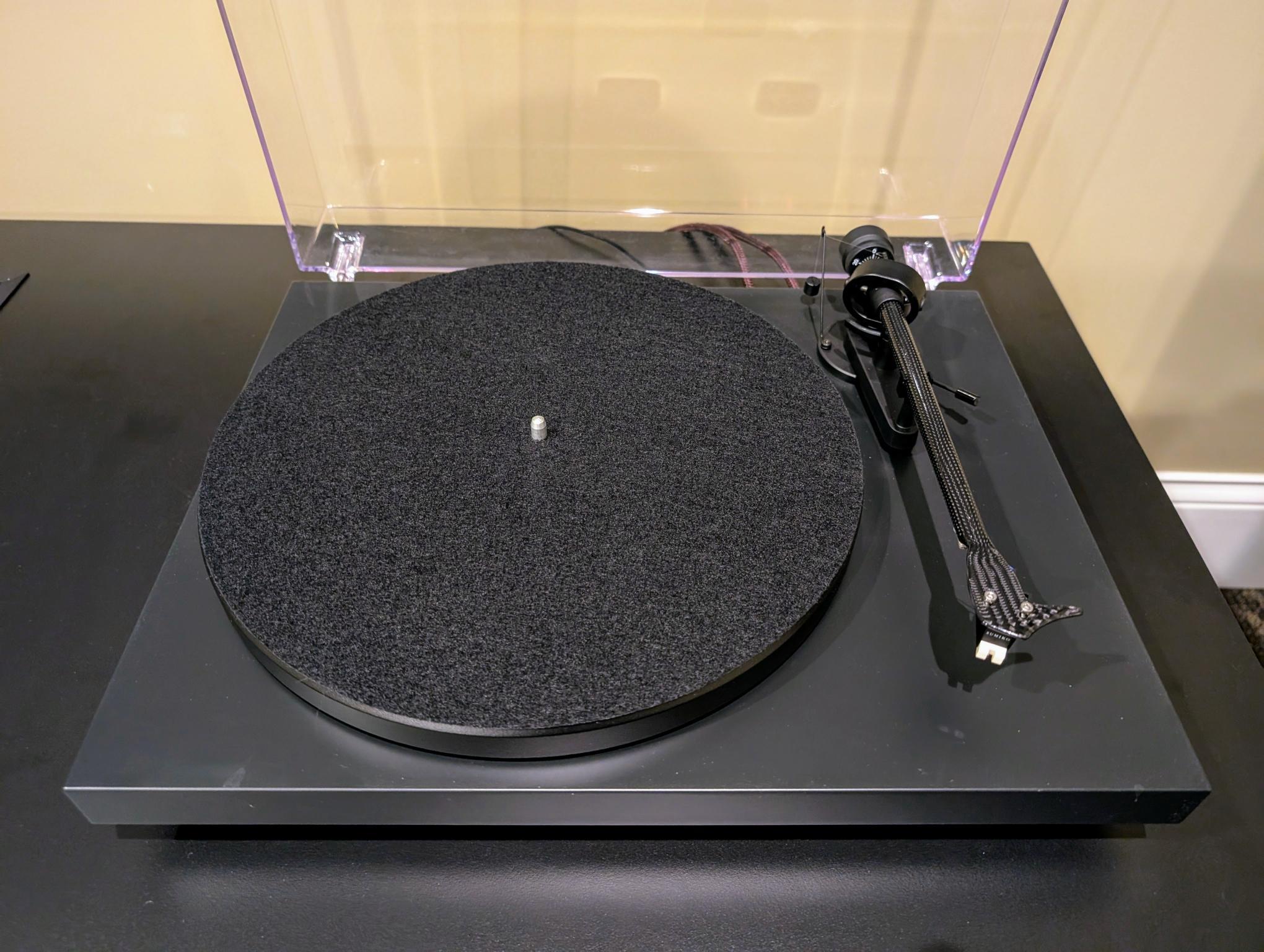 Pro-Ject Debut Carbon Evo Turntable w/ Sumiko Ranier Ca...