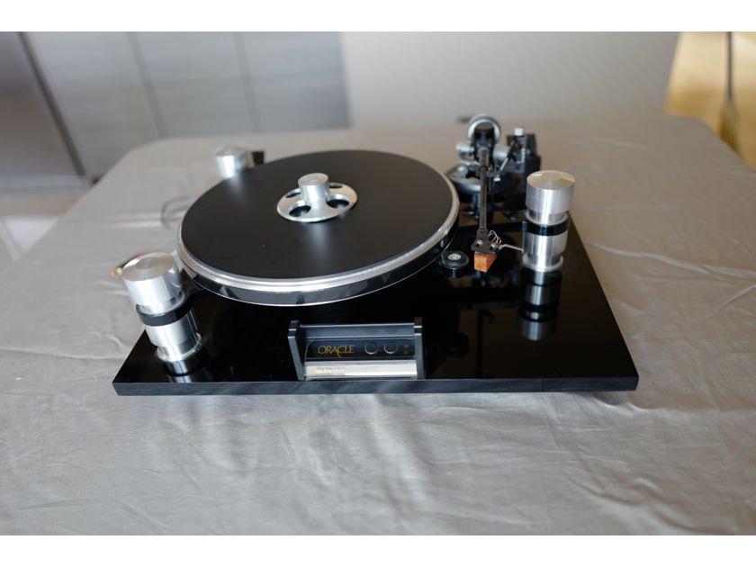 Oracle Delphi MkIV Turntable with Graham 1.5t Arm