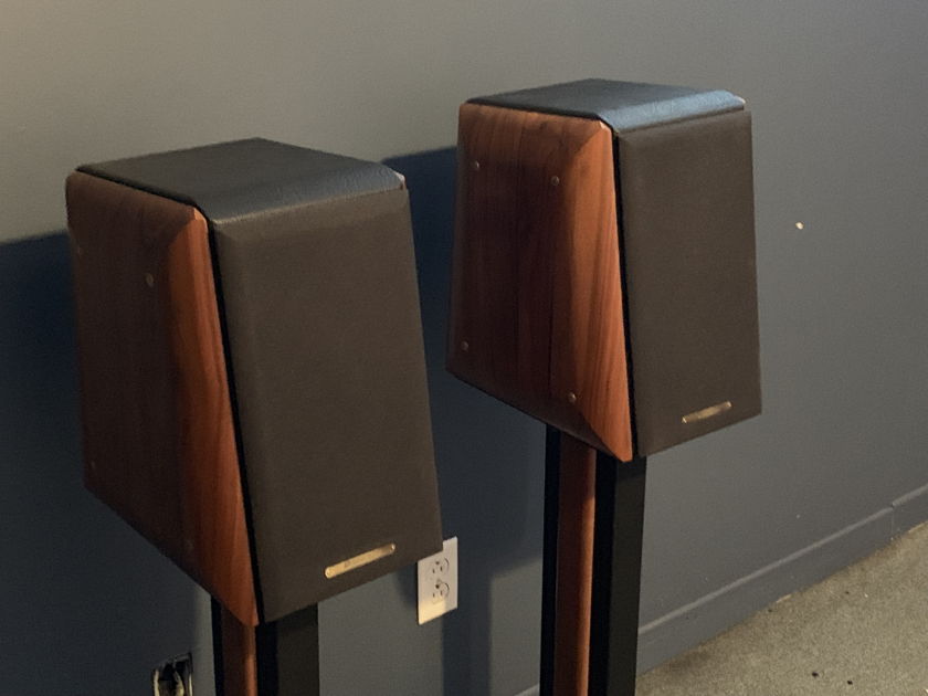 Sonus Faber Concertino Loudspeakers walnut with original stands and spikes