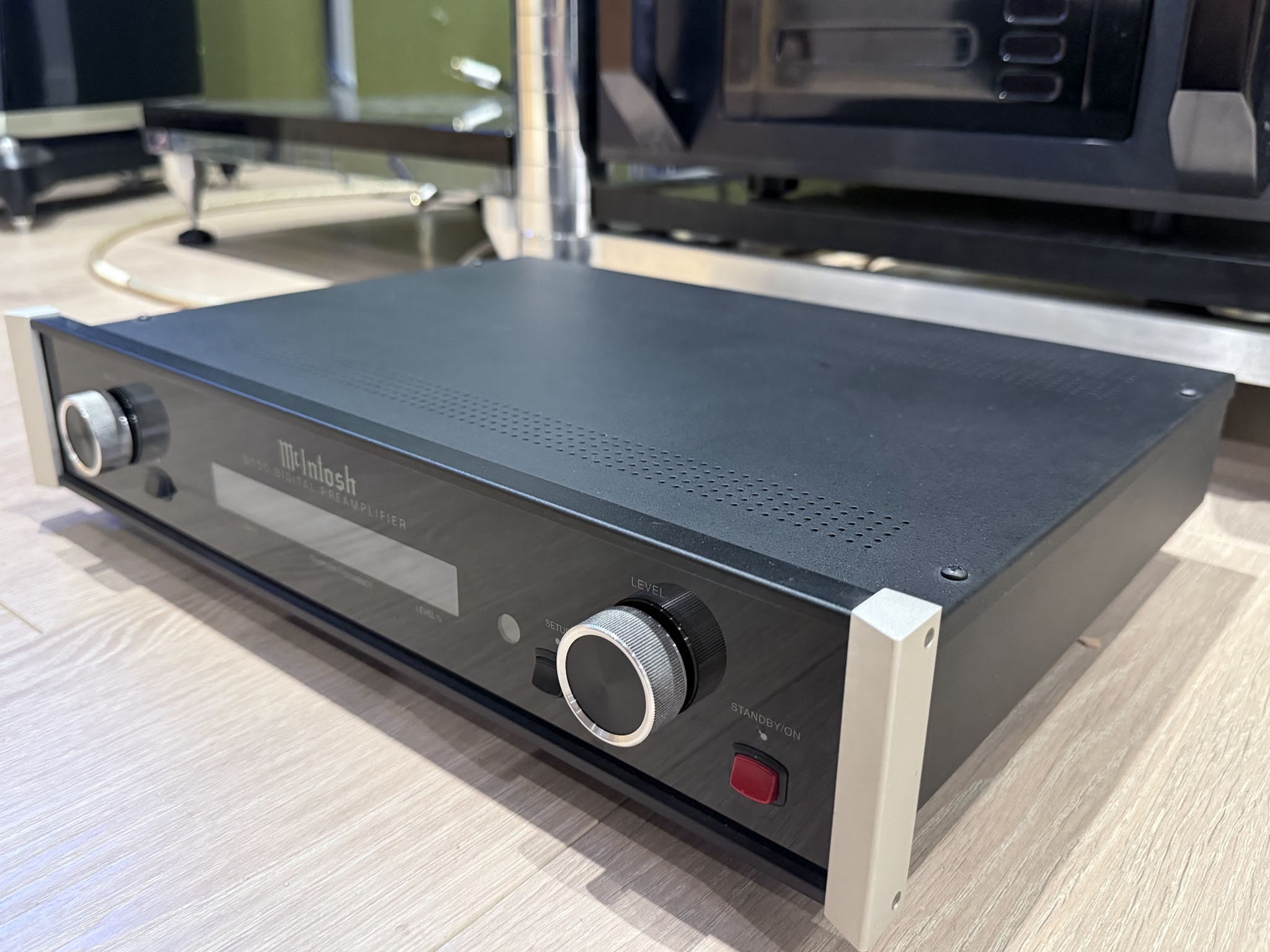 McIntosh D150 Digital Preamplifier w Box & Remote EXCEL... 4