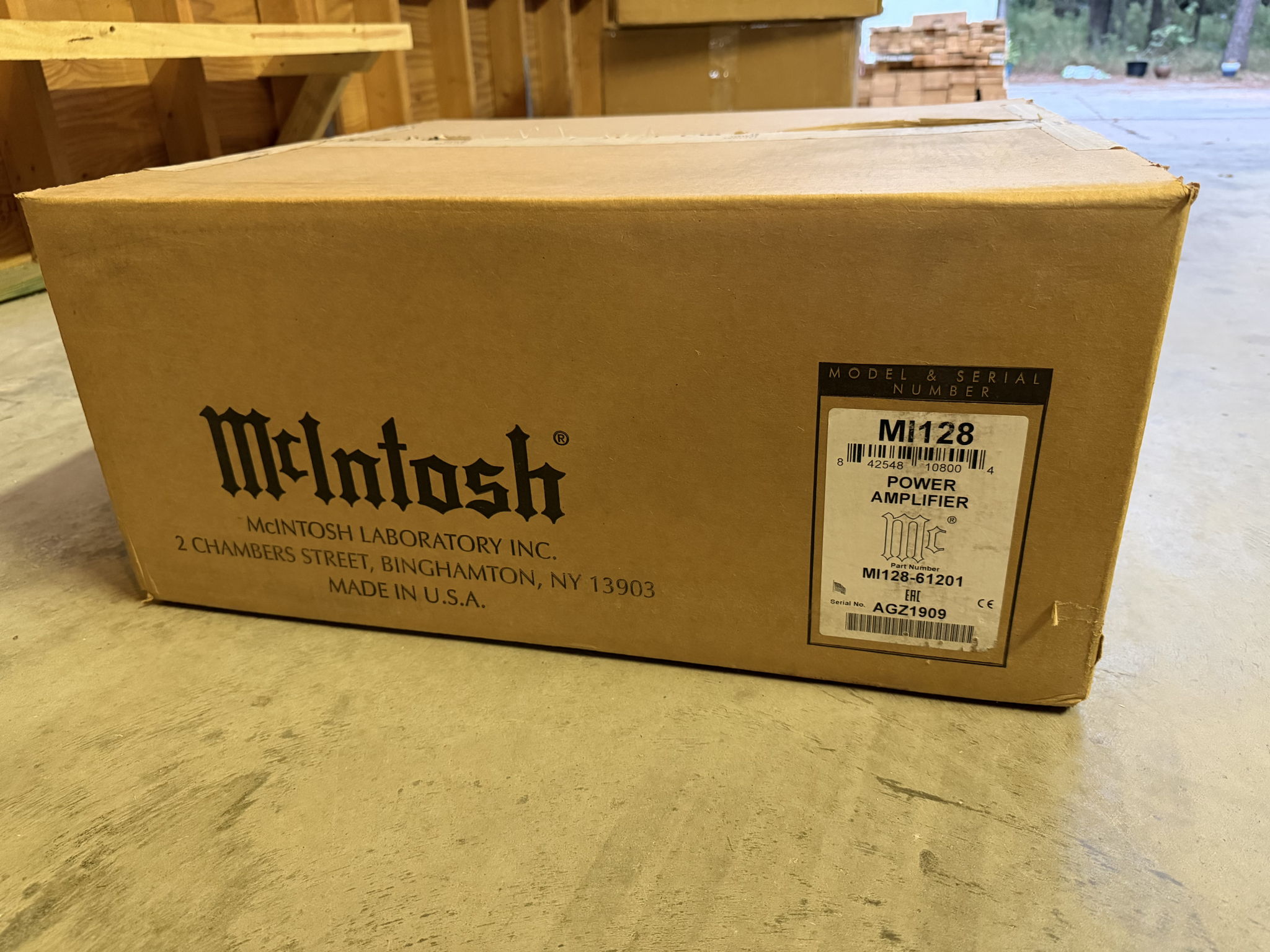 McIntosh MI128 - 8 CHANNEL AMPLIFIER - BRAND NEW