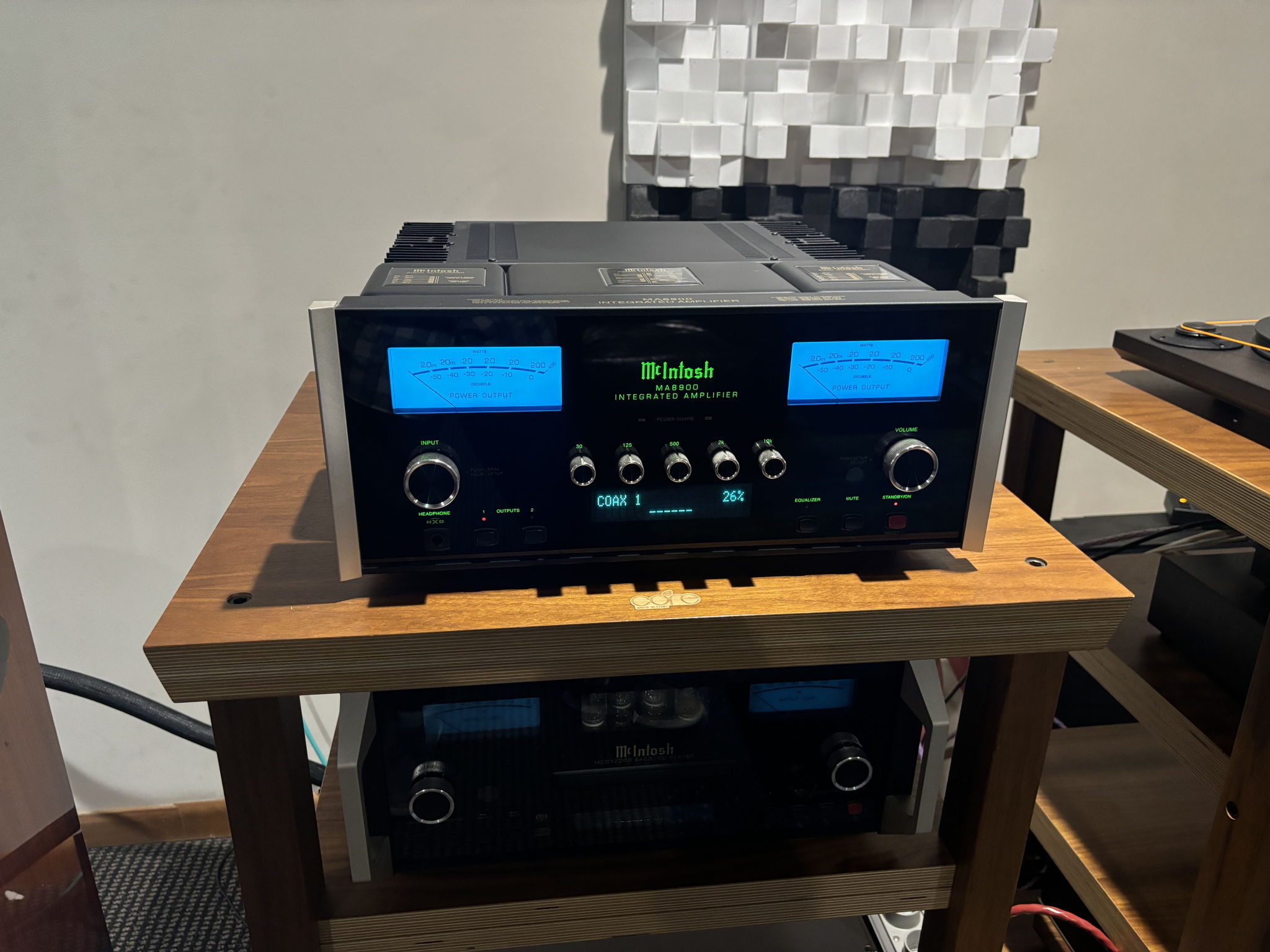 McIntosh MA-8900 Integrated Amplifier