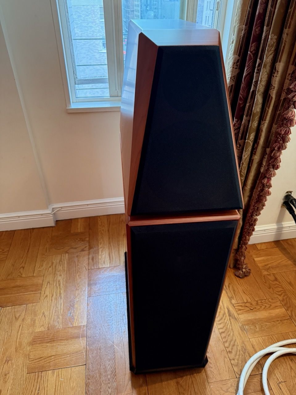 Von Schweikert audio VR4 SR MK speakers. these were the... 13