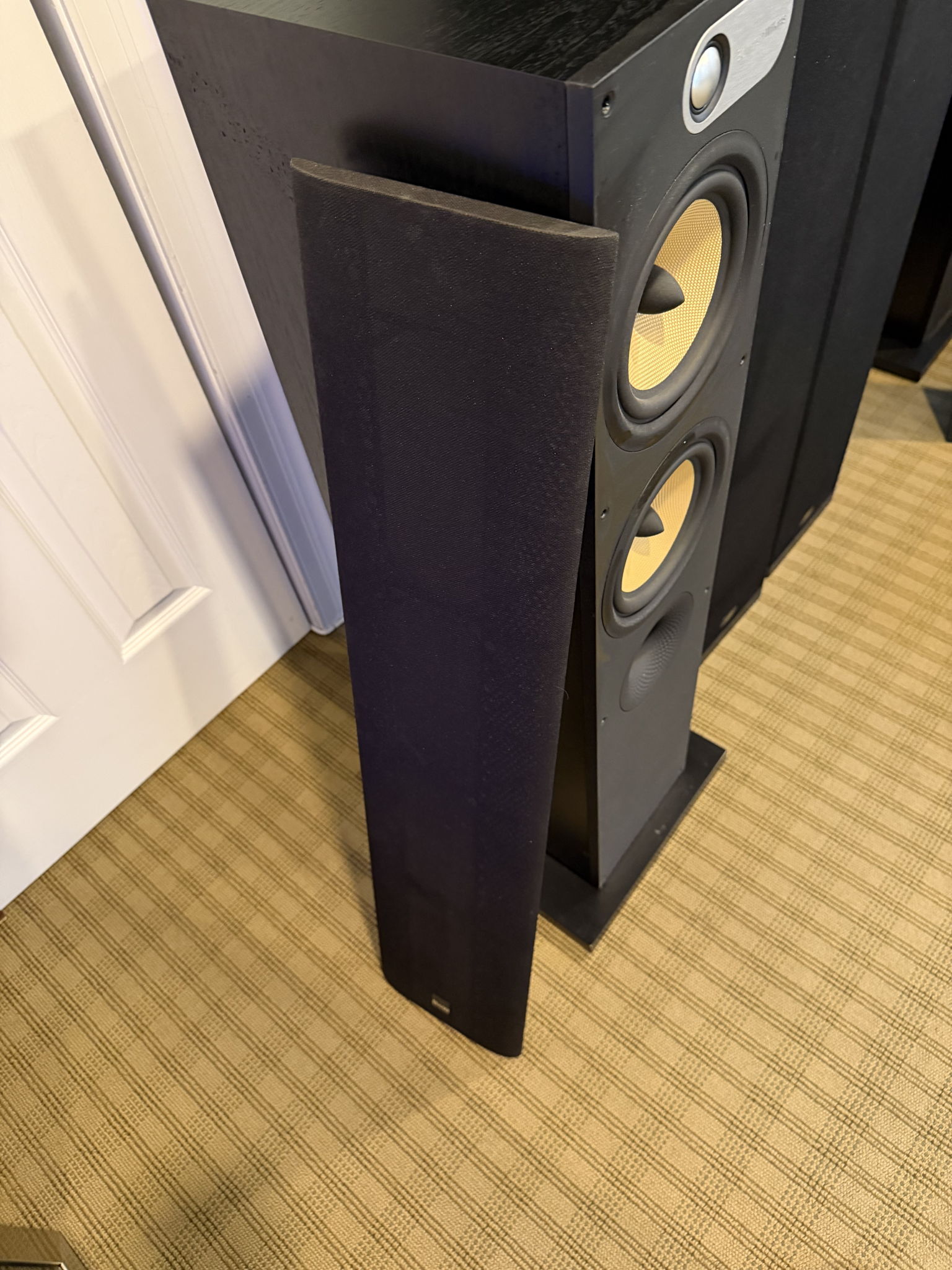 B&W (Bowers & Wilkins) 684 S2 2