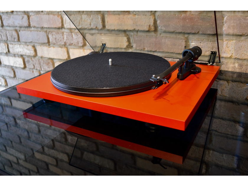 Pro-Ject Essential ll Turntable - Red w/ Ortofon OM5e Cartridge