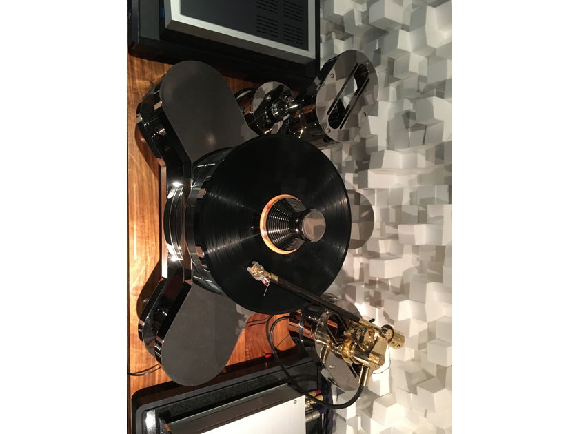 TriangleART (Triangle Art) Master Reference Turntable with Osiris Mk2 arm and Apollo cartridge