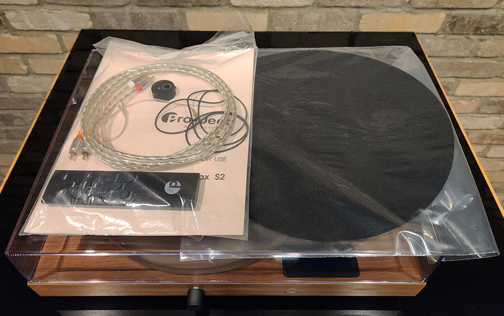 Pro-Ject Audio Systems Juke Box S2 in Walnut w/ Ortofon... 13