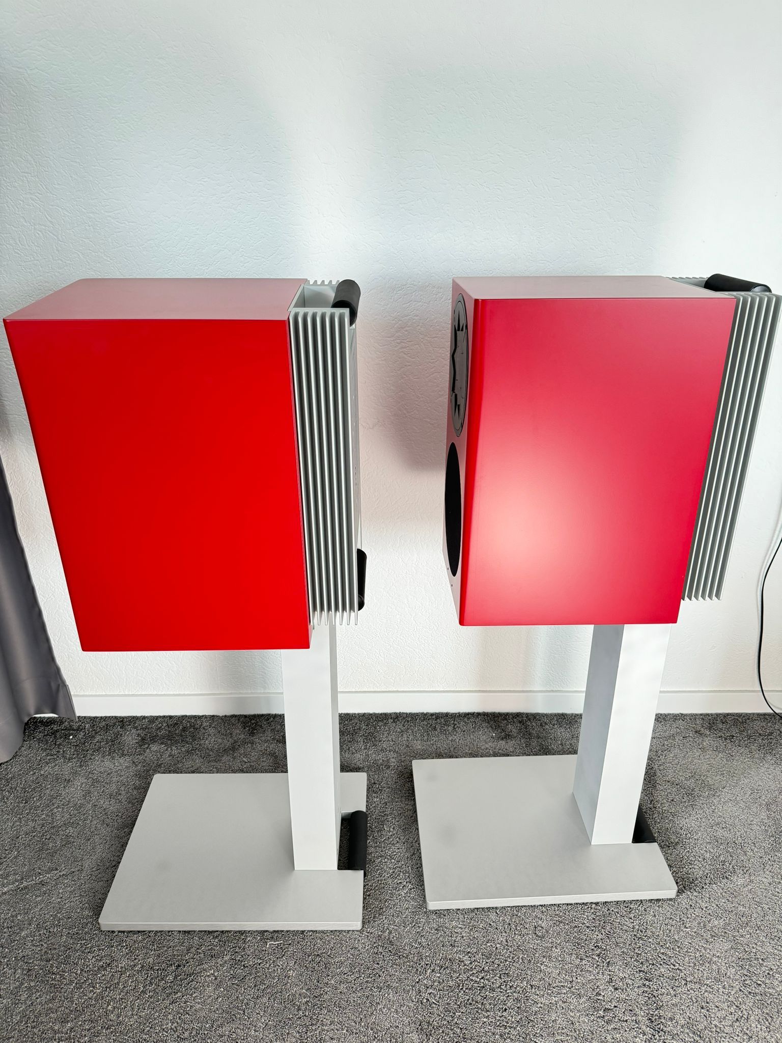 Manger GMBH MSMc1 speakers with stands in red 6