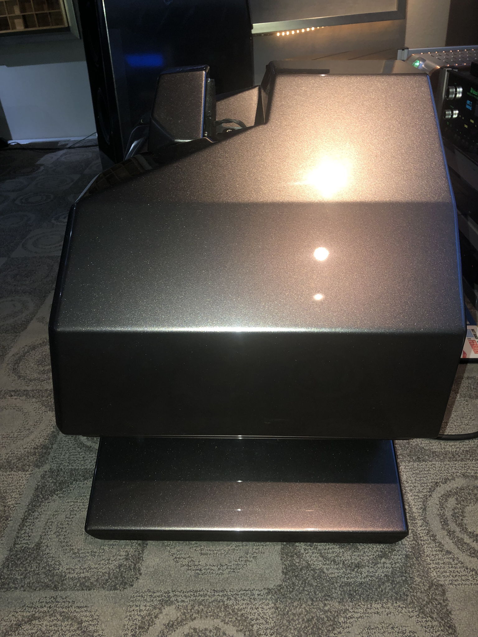 Wilson Audio Mezzo CS Center w Hourglass Stand 5