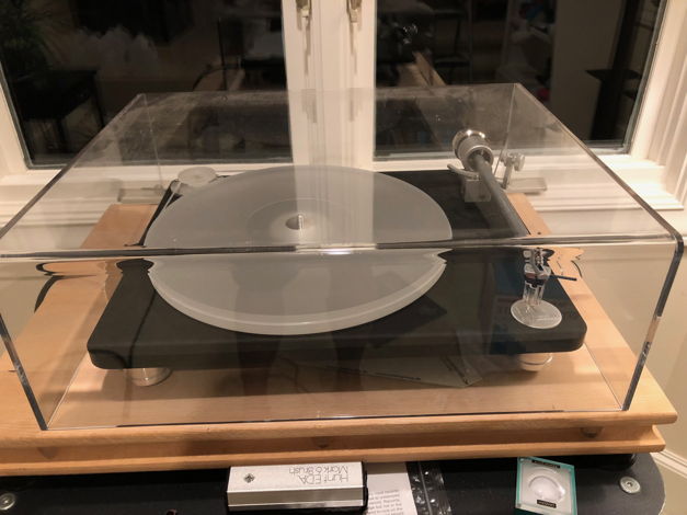 Clearaudio Emotion CMB with Satisfy Carbon tonearm, Mae...