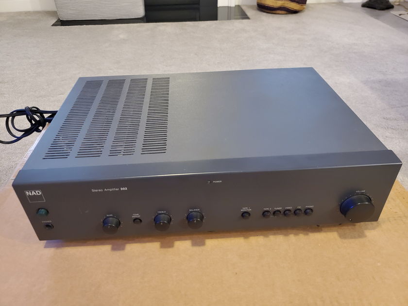 NAD 302 Integrated Amplifier