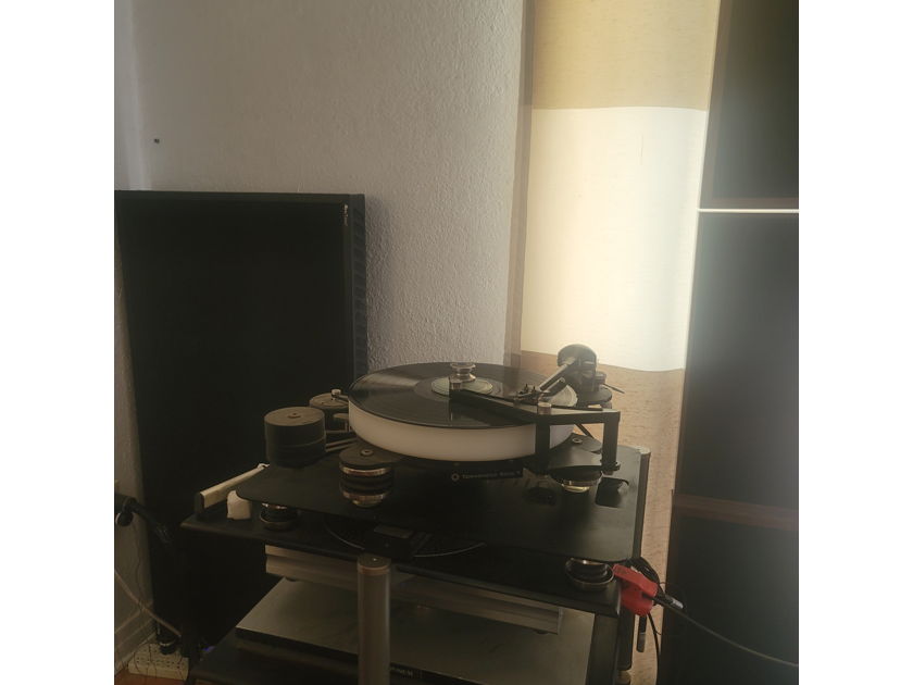 Rock 7 Townshend turntable and Lenco L75 Jean Nantais upgraded turntable