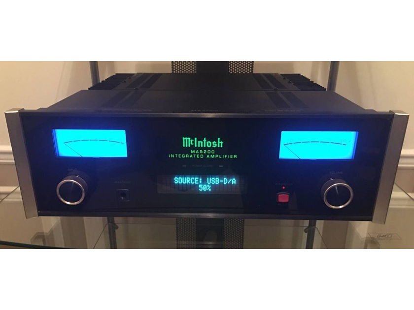 McIntosh MA5200 Integrated Amplifier Sweet - Excellent