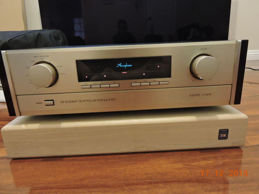 Accuphase C-270v Precision Solid state preamplifier