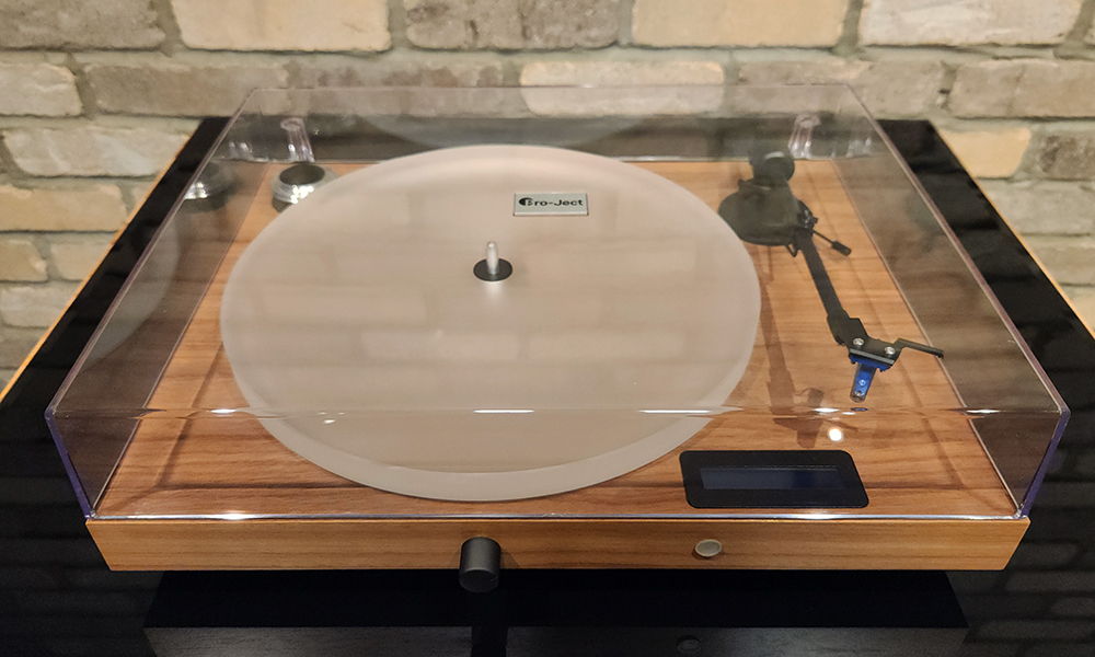 Pro-Ject Audio Systems Juke Box S2 in Walnut w/ Ortofon...