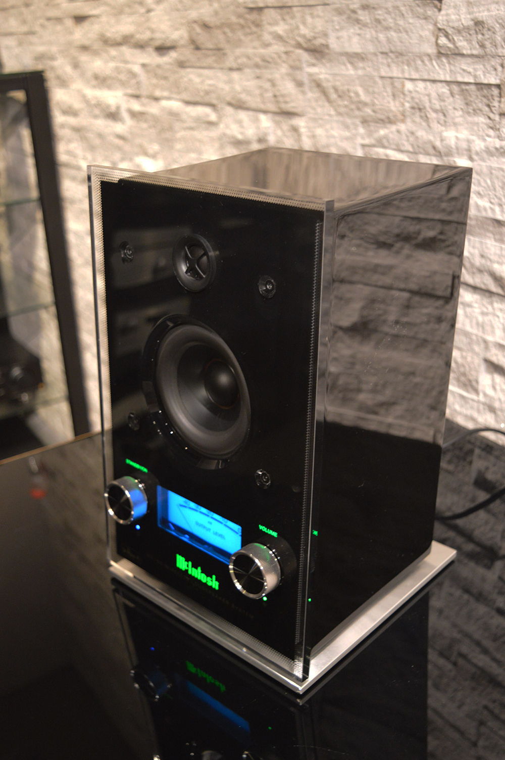 McIntosh RS100 Wireless Loudspeaker - DTS PlayFi, Apppl... 4