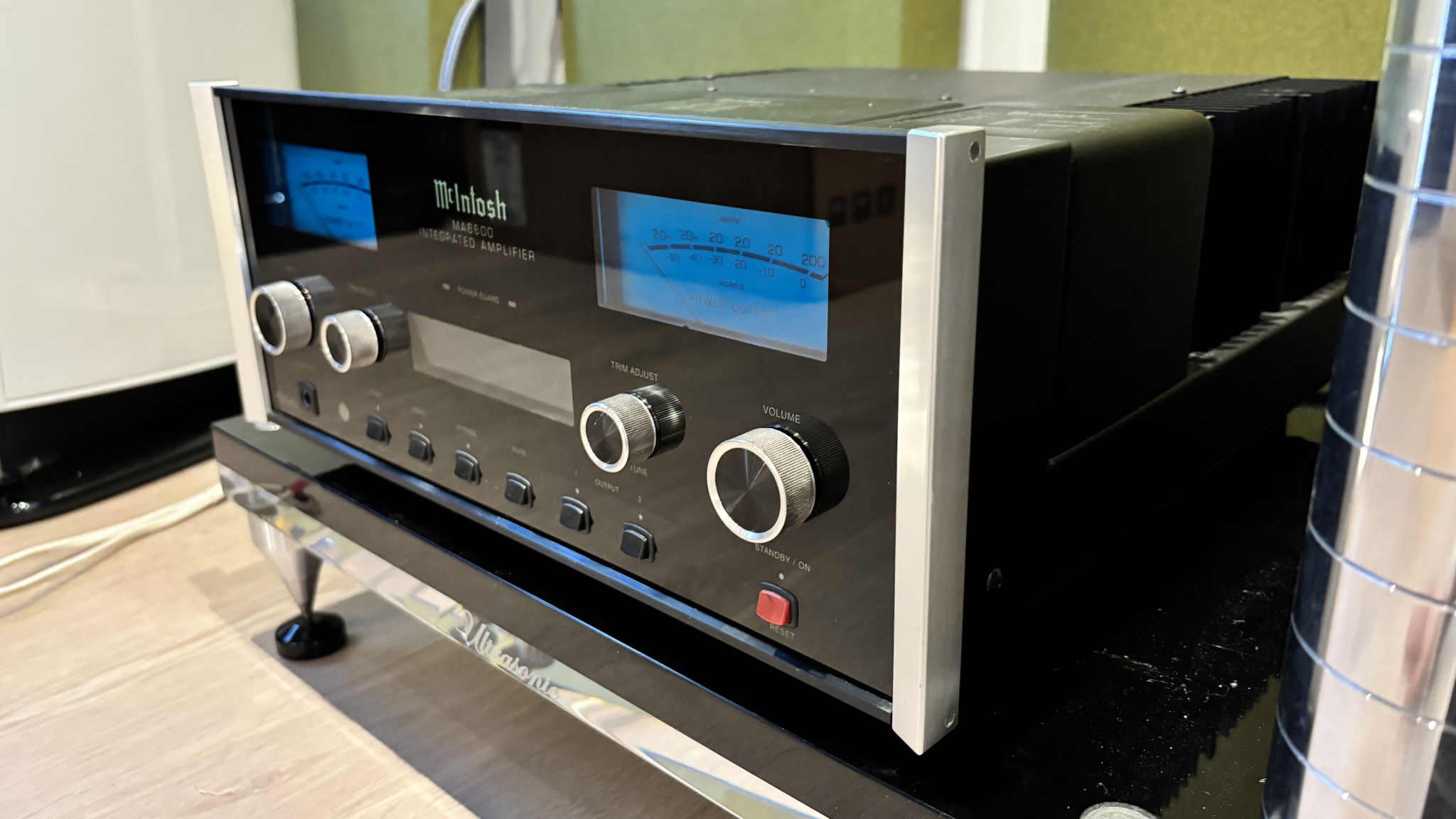 McIntosh MA6600 2-Channel Solid State Integrated Amplif... 3