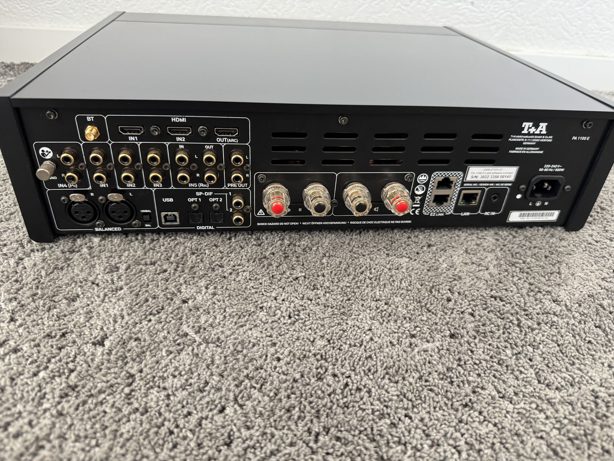 T+A Elektroakustik PA1100 E integrated amplifier in bla... 4