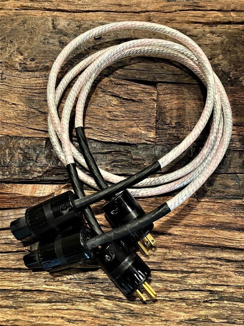 Power cord with Wattgate Connectors  wattgate 2